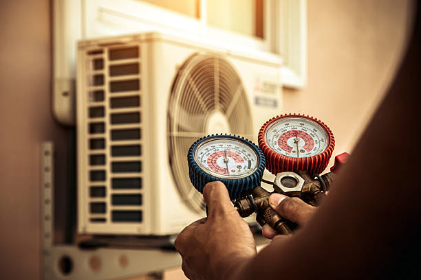 Professional Emergency Hvac technician working in Mineral Wells, TX